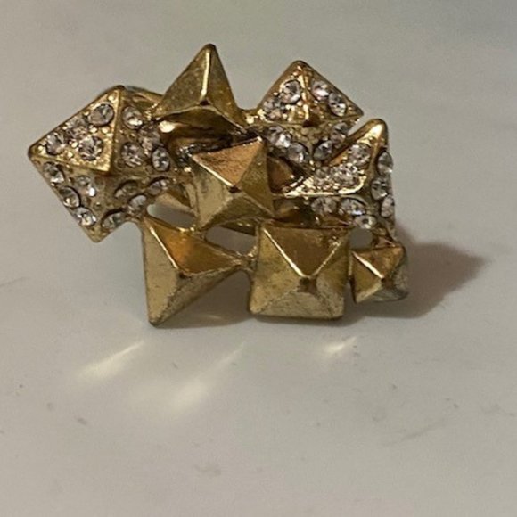 Gold Ring - Picture 1 of 2